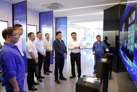 打造向上向前第一象限生力軍 錘煉甘于做人做事作難、受苦受累受屈的企業(yè)家隊(duì)伍——河南投資集團(tuán)黨委書記、董事長(zhǎng)劉新勇蒞臨安彩高科開(kāi)展主題教育調(diào)研