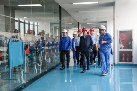 打造向上向前第一象限生力軍 錘煉甘于做人做事作難、受苦受累受屈的企業(yè)家隊(duì)伍——河南投資集團(tuán)黨委書記、董事長(zhǎng)劉新勇蒞臨安彩高科開(kāi)展主題教育調(diào)研