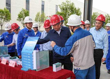 打造向上向前第一象限生力軍 錘煉甘于做人做事作難、受苦受累受屈的企業(yè)家隊(duì)伍——河南投資集團(tuán)黨委書記、董事長(zhǎng)劉新勇蒞臨安彩高科開(kāi)展主題教育調(diào)研