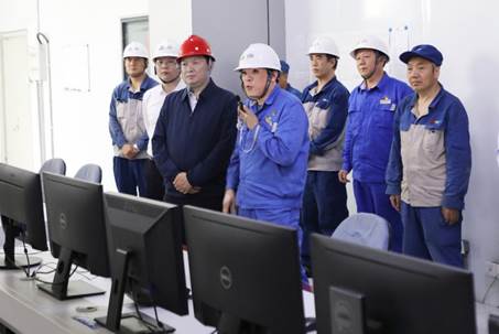 打造向上向前第一象限生力軍 錘煉甘于做人做事作難、受苦受累受屈的企業(yè)家隊(duì)伍——河南投資集團(tuán)黨委書記、董事長(zhǎng)劉新勇蒞臨安彩高科開(kāi)展主題教育調(diào)研